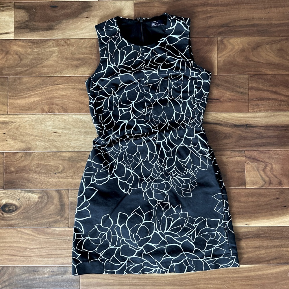 GAP Elegant Black and Gold Patterned Mini Dress